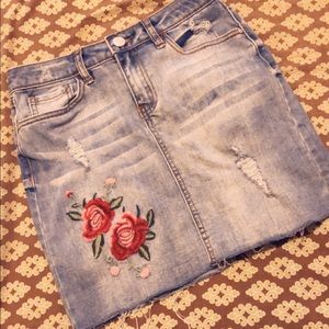 Embroidered denim skirt